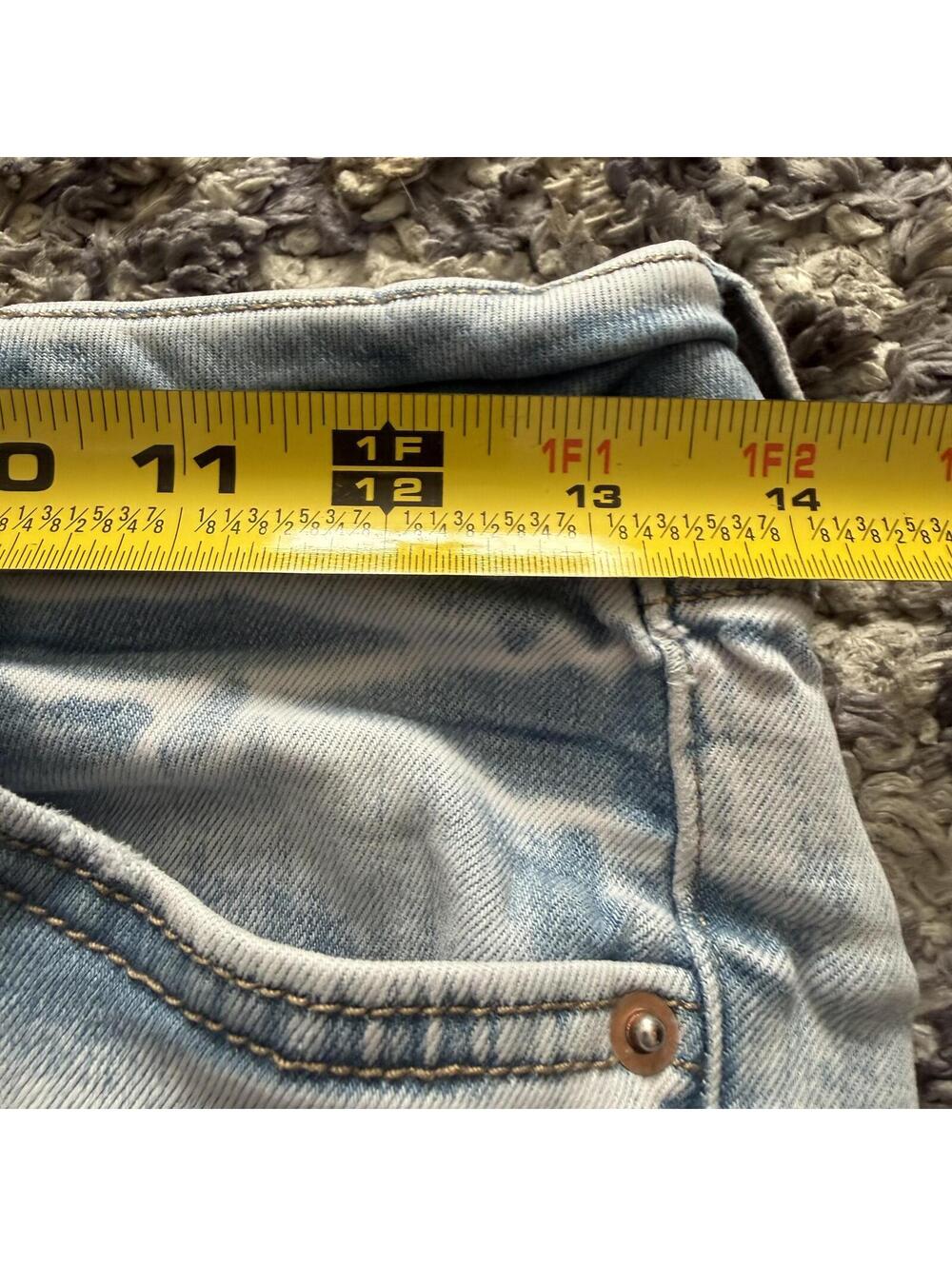 Wild Fable High Rise Flare Light Wash Jeans Women’s Size 6 Y2K - Picture 4 of 5
